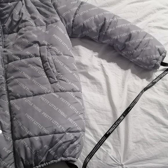 PrettyLittleThing Grey Logo Puffer Jacket NWT - Picture 6 of 7